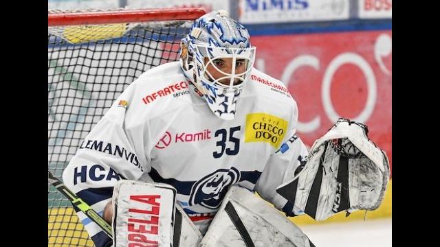 Specialized Goalie Coaching: Building Confidence & Skills in Young Players