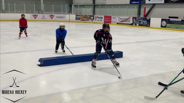 Drill U11/U13: Puckhandling and scanning into 1 on 1 reads