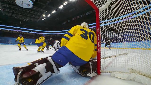 READING THE GAME:&nbsp;Hockey Sense Develops Through Sampling and Constraint (6:8)