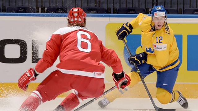 The value of resets vs dump and chase hockey in the modern game The value of resets vs dump and chase hockey in the modern game