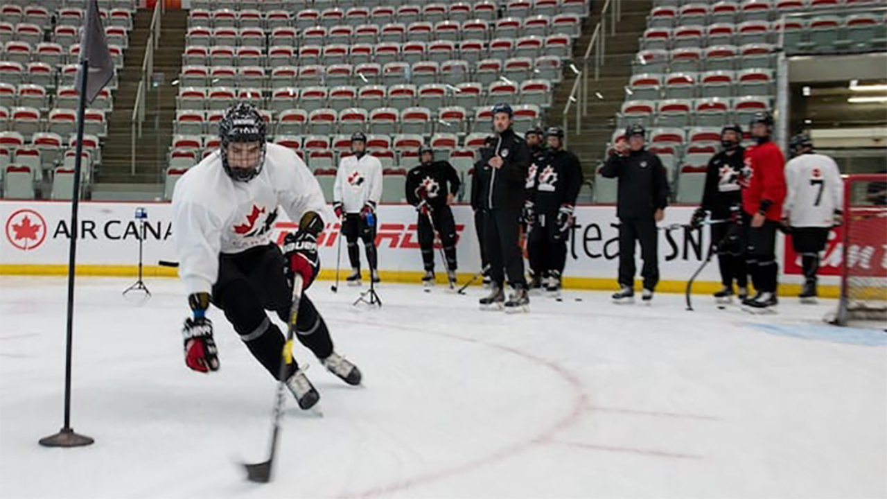 The right things at the right time: Random vs structured hockey practice results